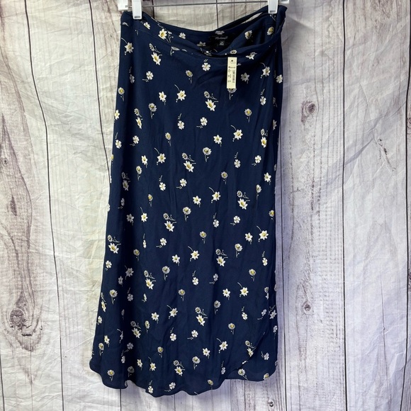 Madewell Tulip-Hem Wrap Skirt in Floral Heyday size 14 NWT - Picture 3 of 8